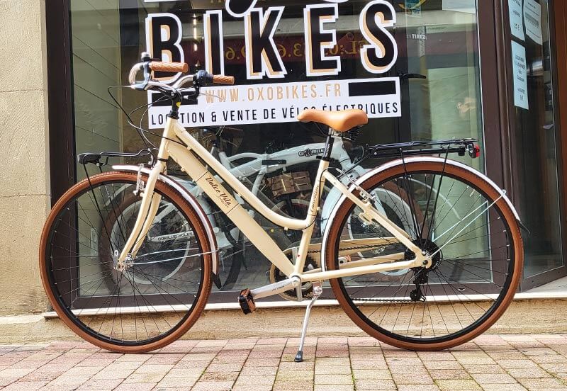 Vélo rétro beige